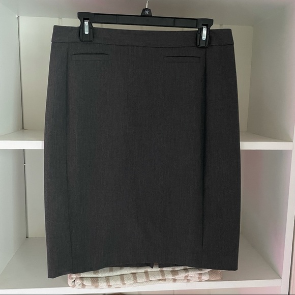 LOFT Dresses & Skirts - LOFT grey pencil skirt, size 8